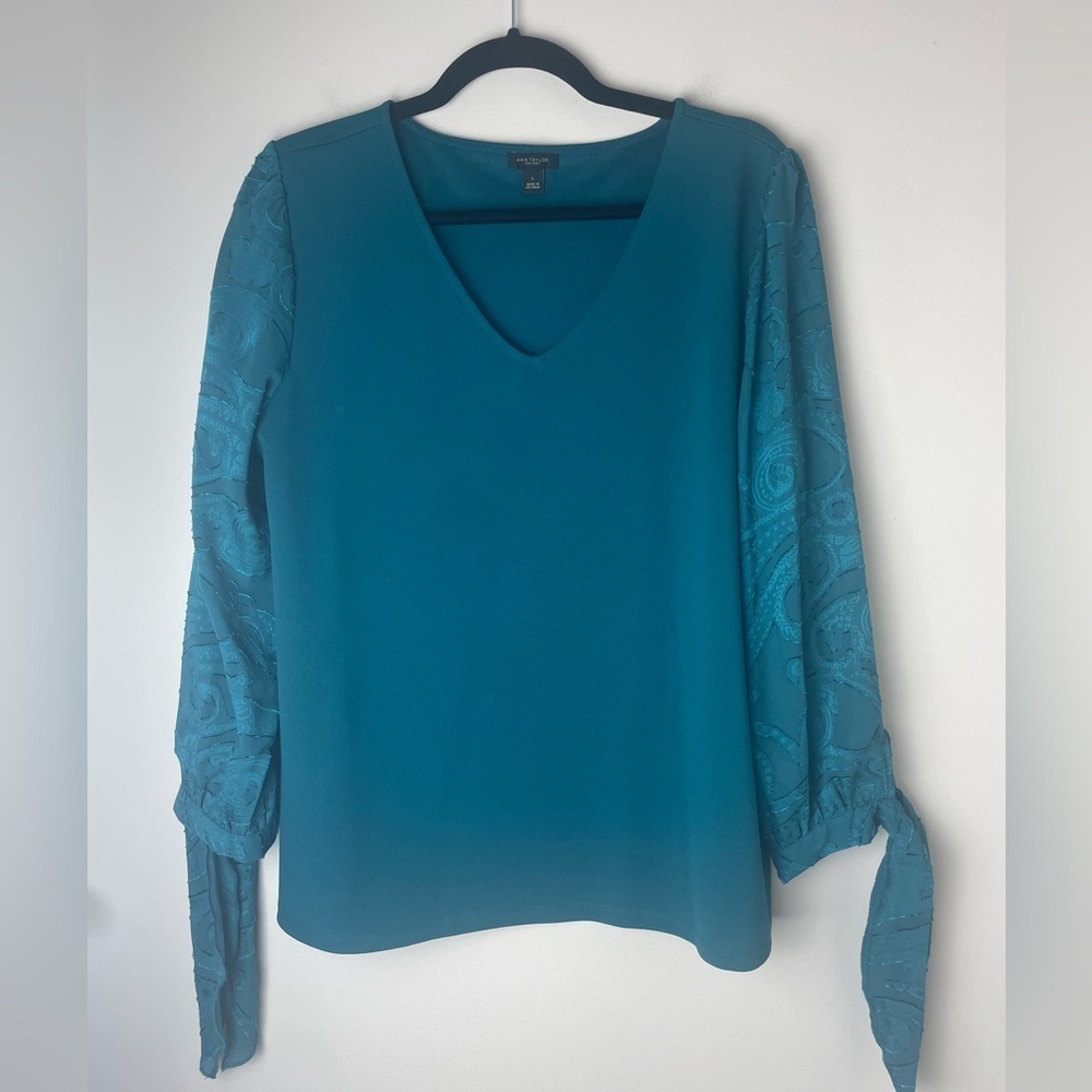 Ann Taylor Teal Floral Long Sleeve Textured Tie V-neck Blouse Women’s Large